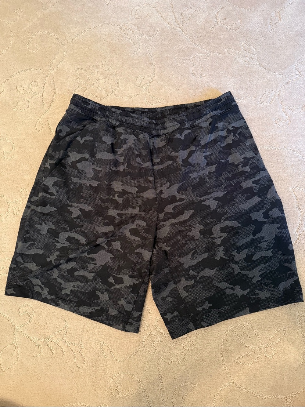 lululemon athletica Men's Charcoal & Black Camo Athletic Shorts